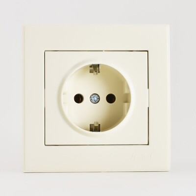 Розетка RAIN 703-0303-122  1-ая з/к крем. с/у керам. осн. Lezard 