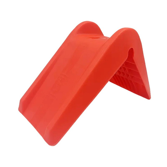 * Уголок для защиты стяжного ремня (65-75 мм) ударопрочный, морозостойкий, красный ("TOP AUTO" С.Петербург) для стяжки крепления груза (ТА-УКР6575К)