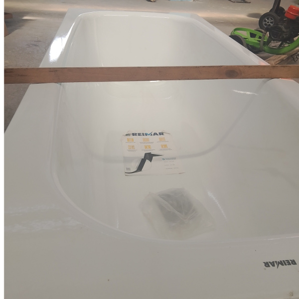 Ванна стальная 1600x700x400 мм, без ножек, белая, Reimar №27 уцененная (г. Екатеринбург)